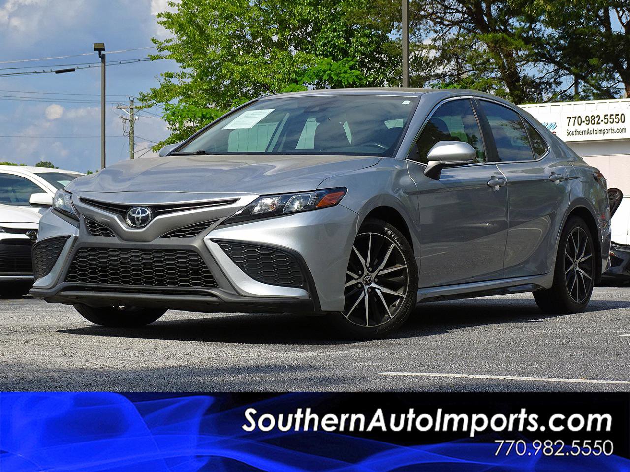 Used 2023 Toyota Camry SE FWD image 1