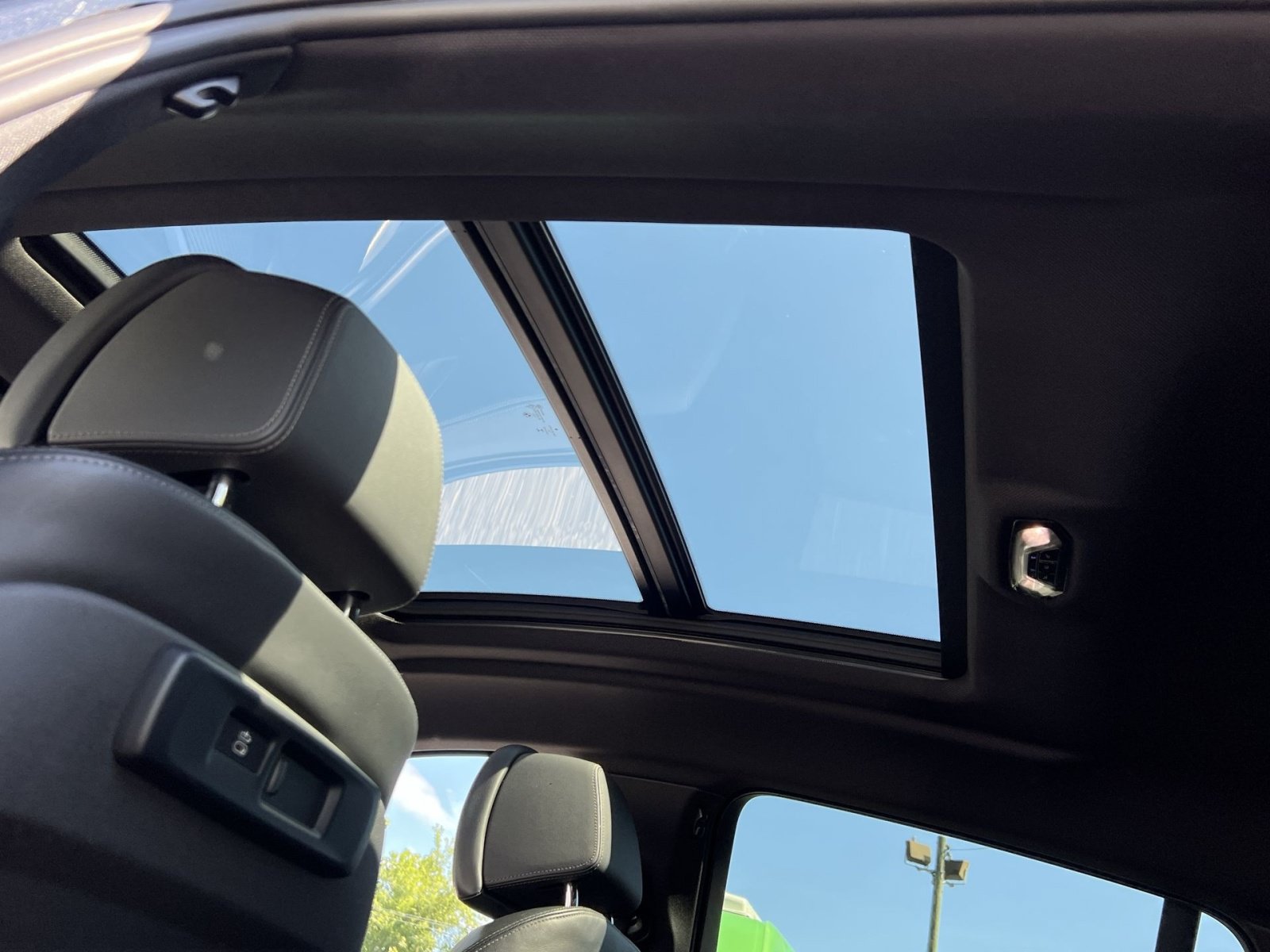 Used 2023 BMW X6 xDrive40i w/ M Sport Package AWD/4WD image 29