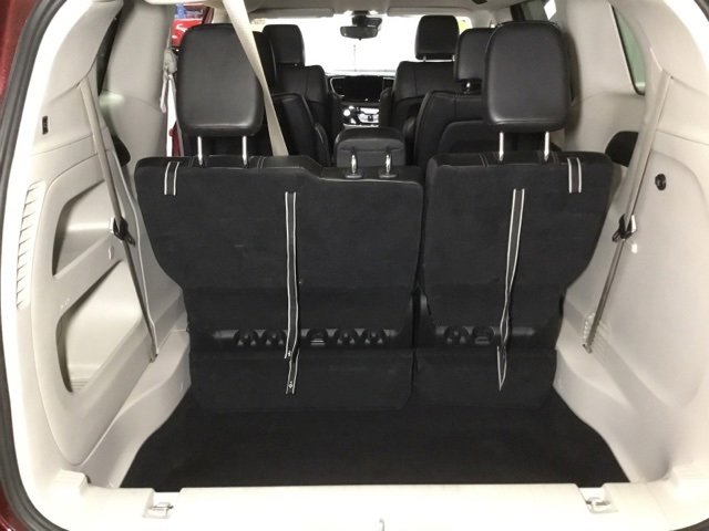 Used 2023 Chrysler Pacifica Touring-L image 39