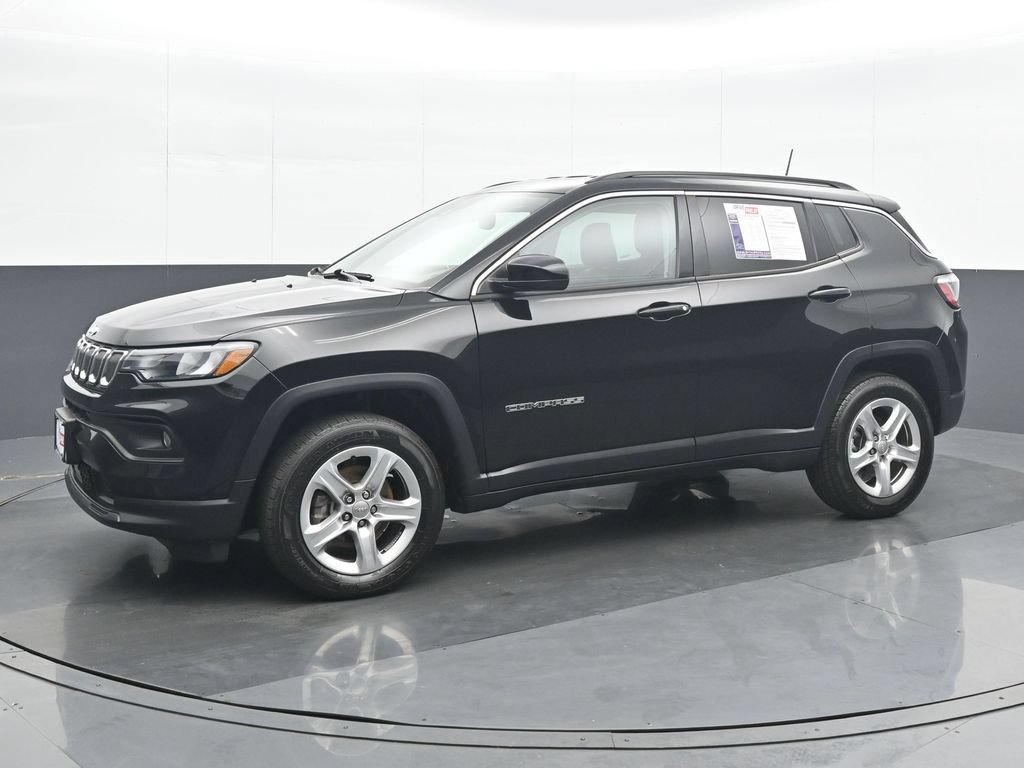 Used 2022 Jeep Compass Latitude w/ Convenience Group AWD/4WD image 2