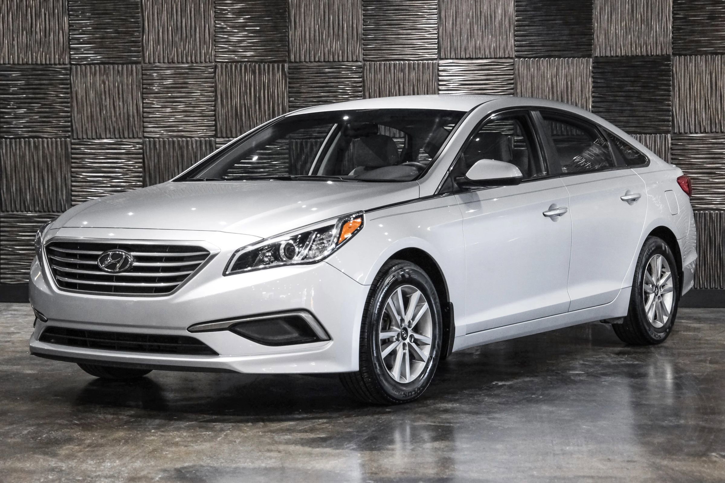 Used 2016 Hyundai Sonata SE FWD image 6