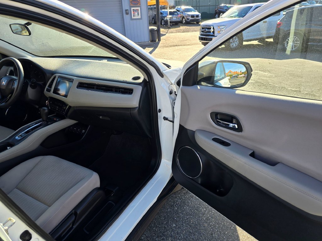 Used 2018 Honda HR-V EX image 11