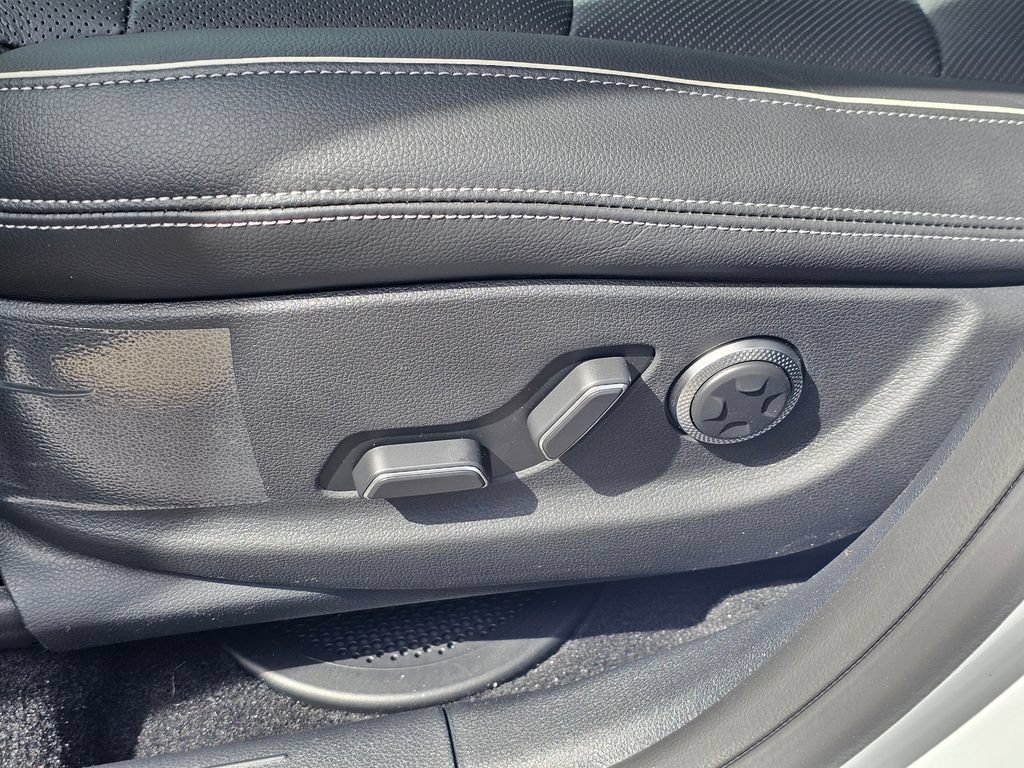 New 2026 Genesis GV70 2.5T Advanced AWD/4WD image 33