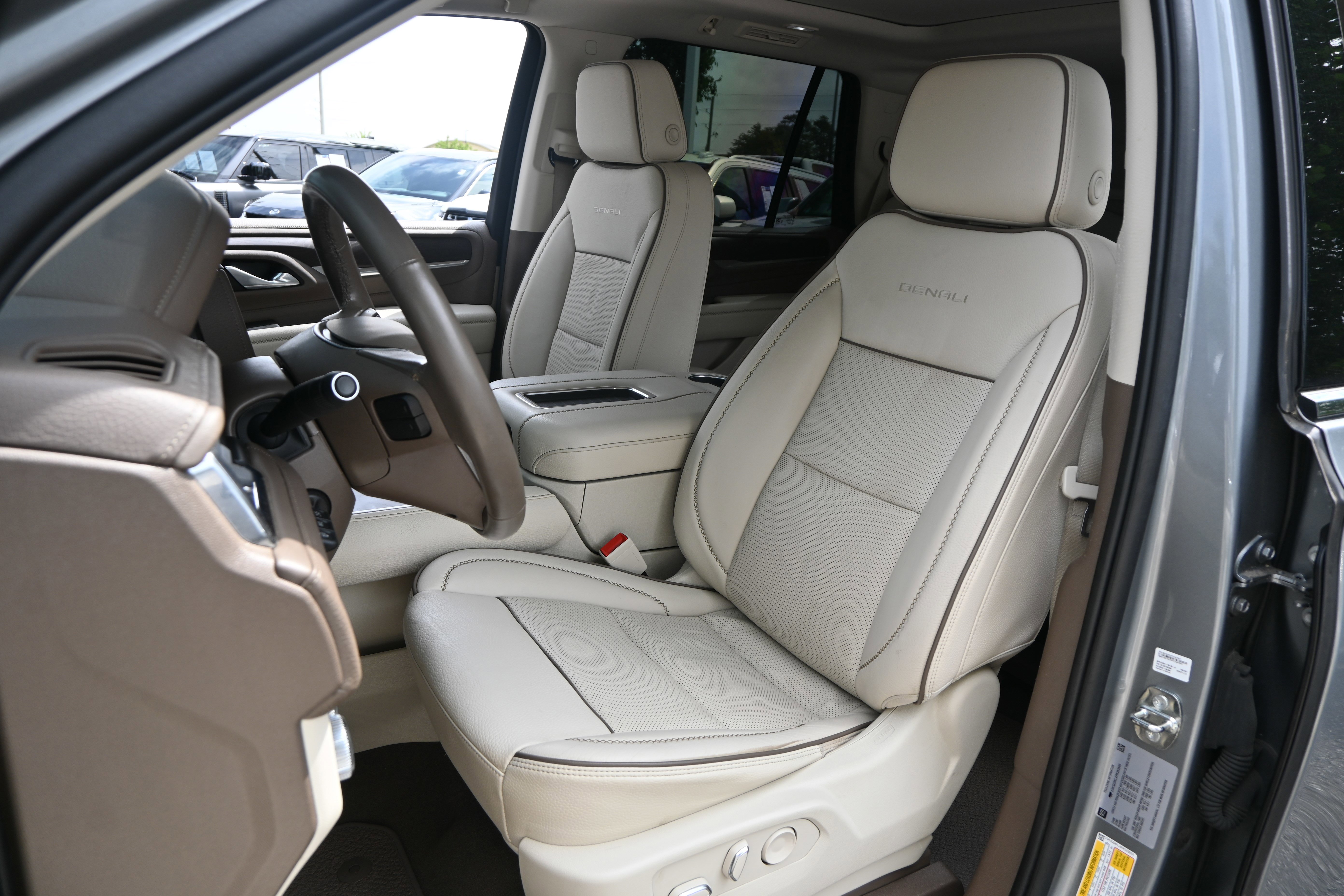 Used 2023 GMC Yukon Denali AWD/4WD image 16