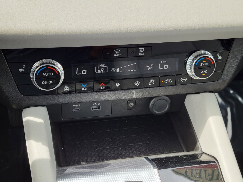 Used 2023 Mitsubishi Outlander SEL image 22