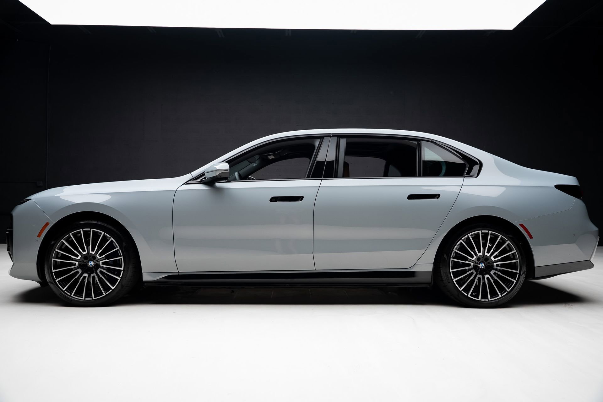 Used 2024 BMW i7 eDrive50 w/ M Sport Package image 17