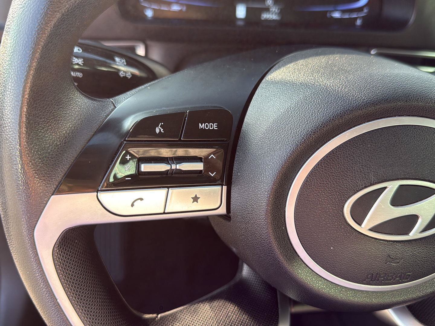 Used 2024 Hyundai Elantra SE FWD image 19