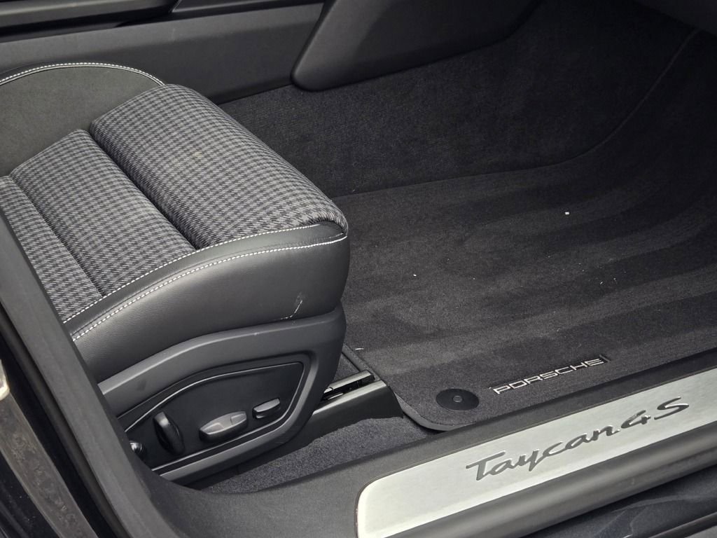 Certified 2025 Porsche Taycan 4S image 36