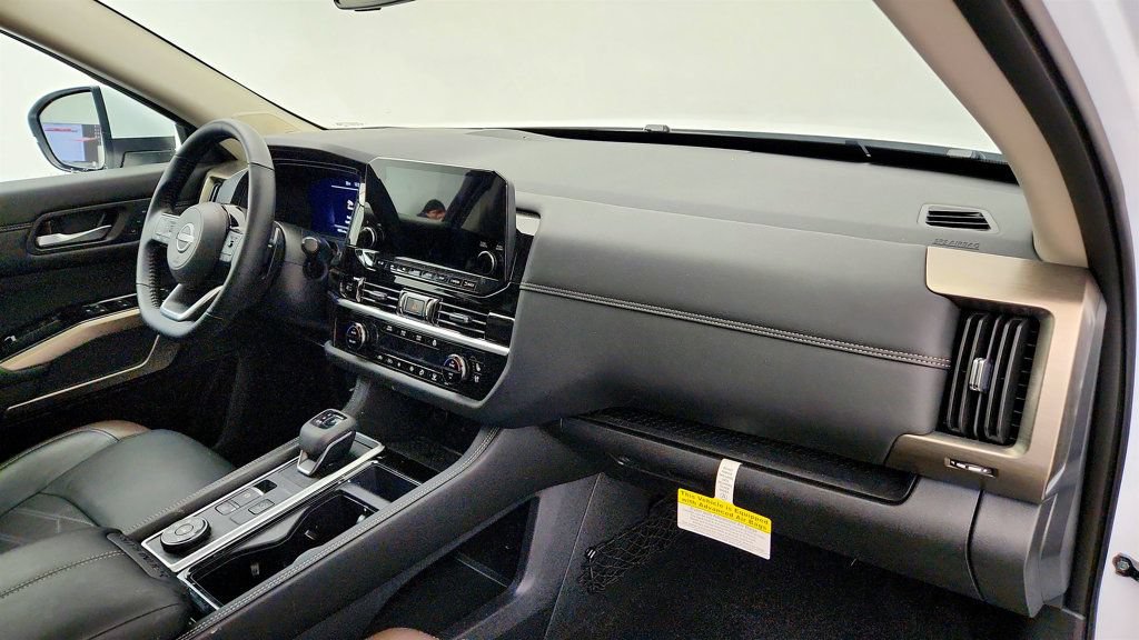 Used 2025 Nissan Pathfinder Platinum w/ Cargo Package AWD/4WD image 26