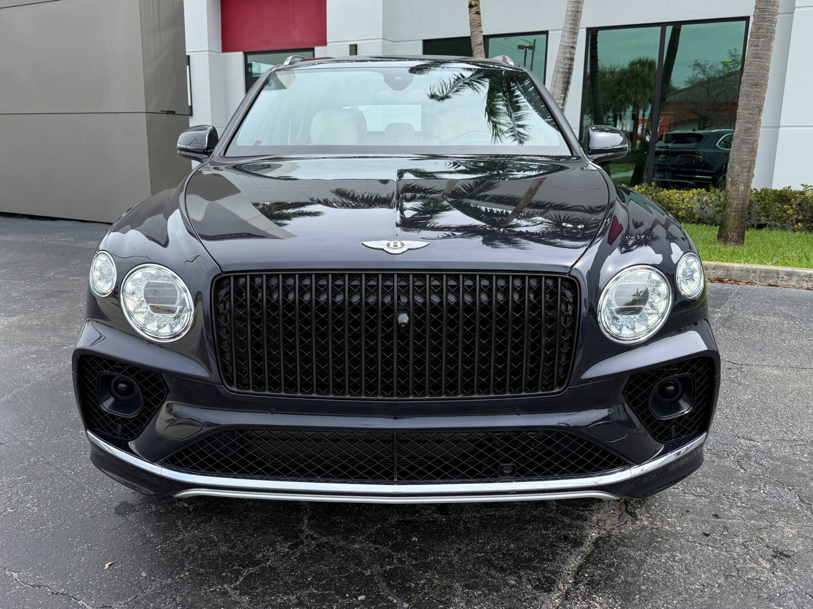 Used 2023 Bentley Bentayga Extended Wheelbase image 7