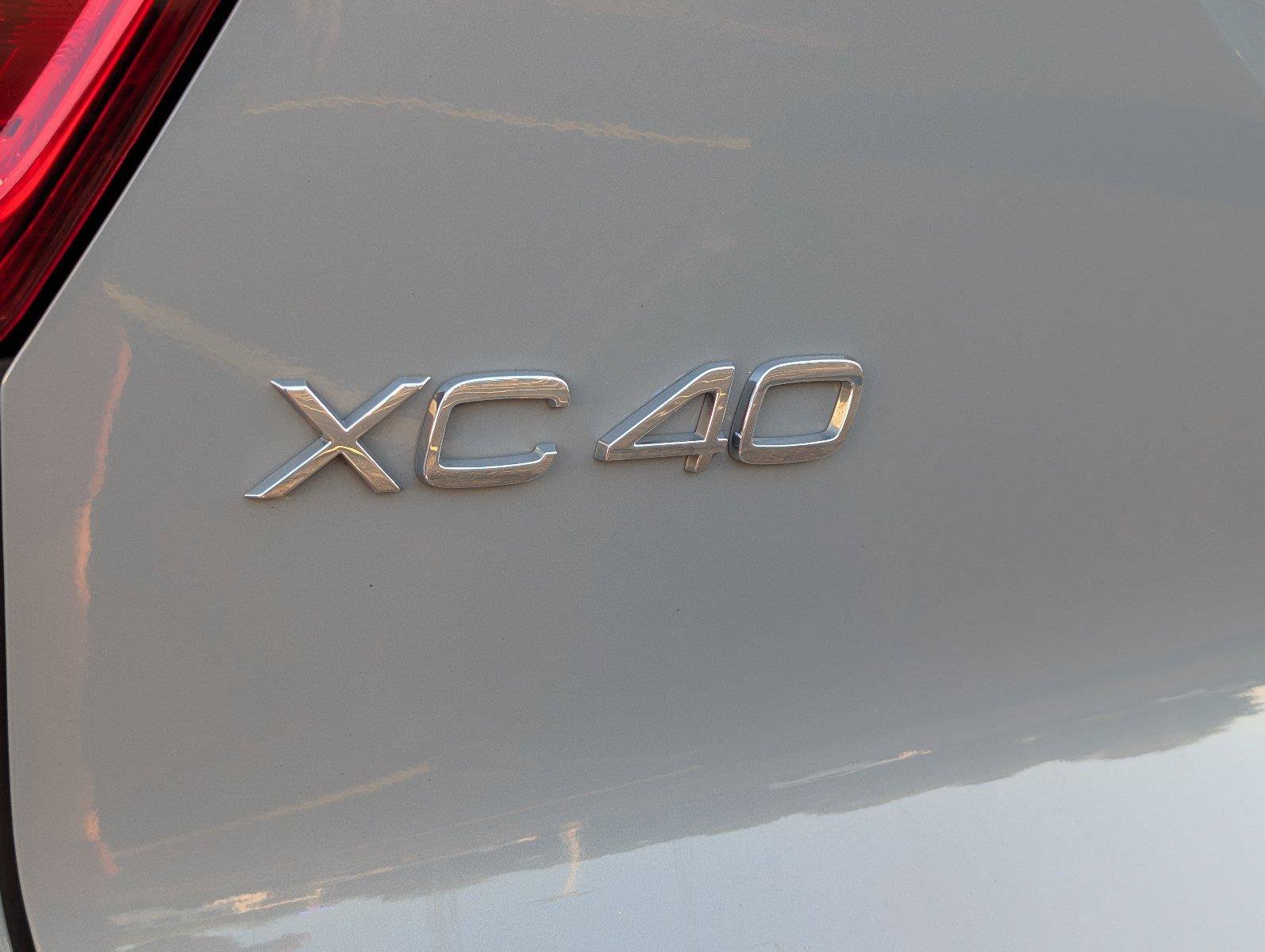 Used 2024 Volvo XC40 B5 Plus w/ Protection Package Premier AWD/4WD image 5