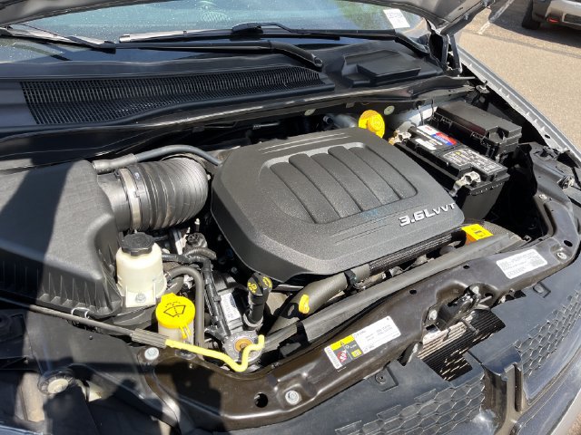Used 2018 Dodge Grand Caravan SE FWD image 18