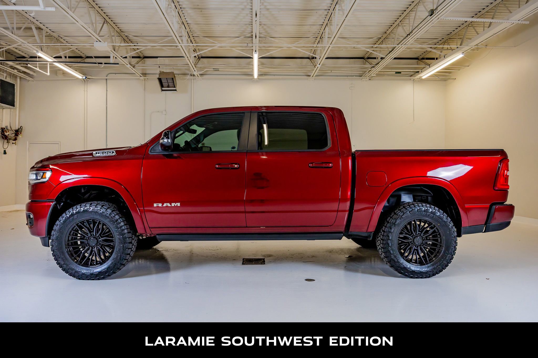 Used 2025 RAM 1500 Laramie w/ Laramie Southwest Edition AWD/4WD image 6