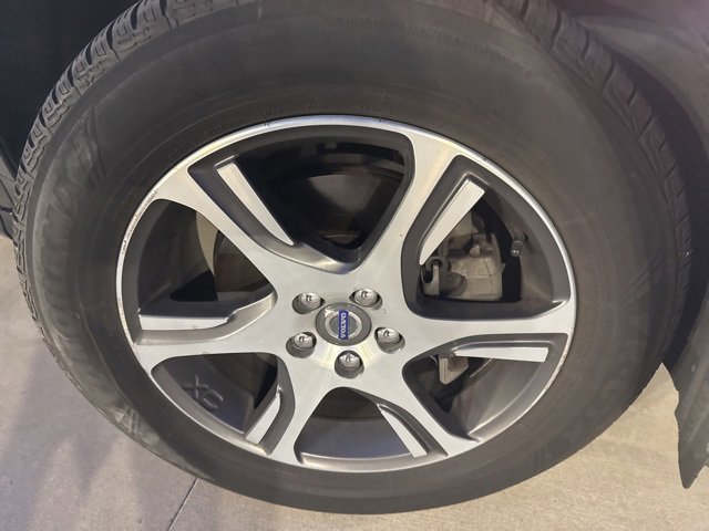 Used 2015 Volvo XC60 T6 Platinum image 12