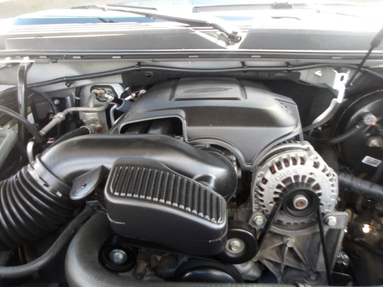 Used 2014 Chevrolet Suburban LT image 28