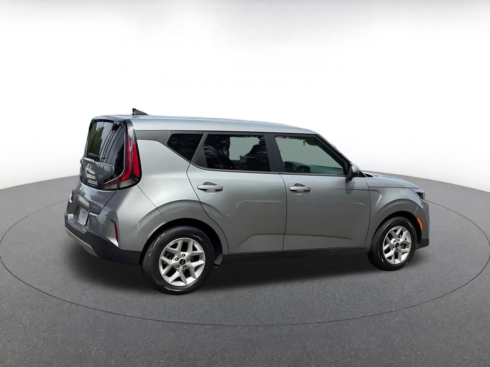 Used 2025 Kia Soul LX w/ LX Technology Package image 15