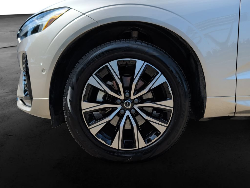 Used 2025 Volvo XC60 B5 Plus AWD/4WD image 9