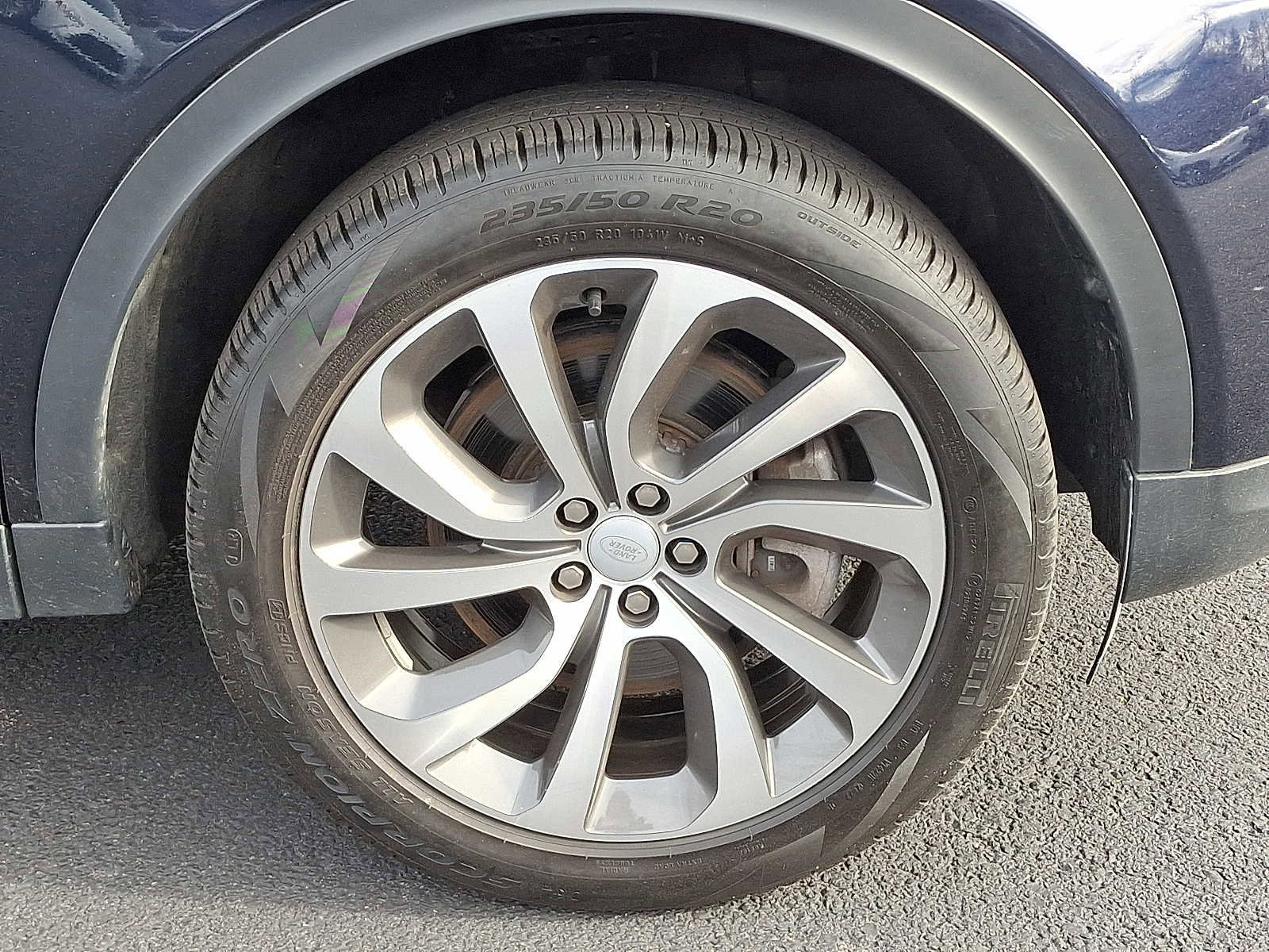 Used 2023 Land Rover Discovery Sport SE image 8