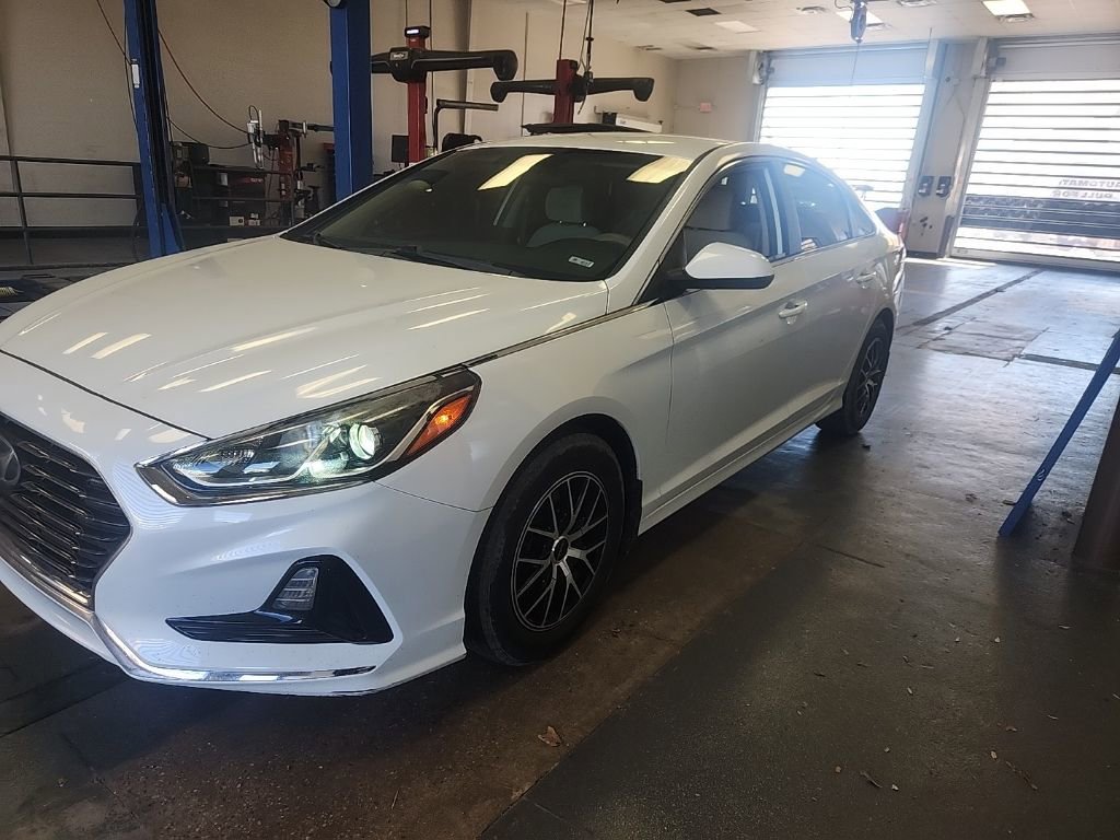 Used 2018 Hyundai Sonata SE image 2