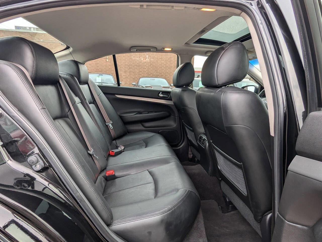 Used 2015 INFINITI Q40 AWD w/ Moonroof Package image 15