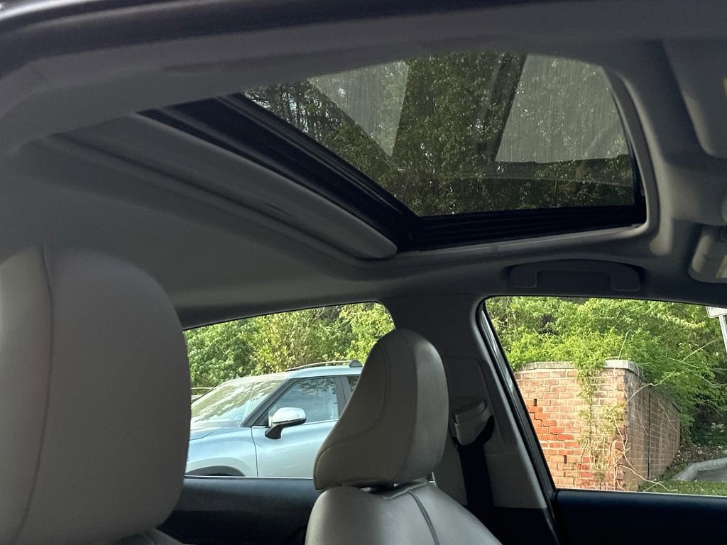 Used 2018 Toyota Camry SE w/ Moonroof Package FWD image 12