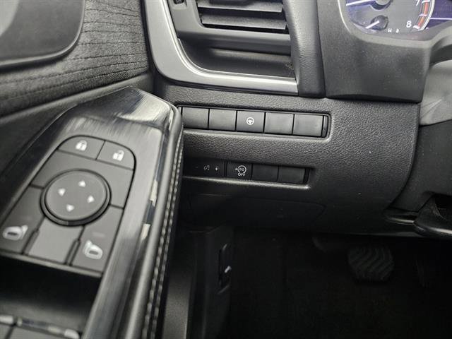 Used 2023 Nissan Rogue SV image 40