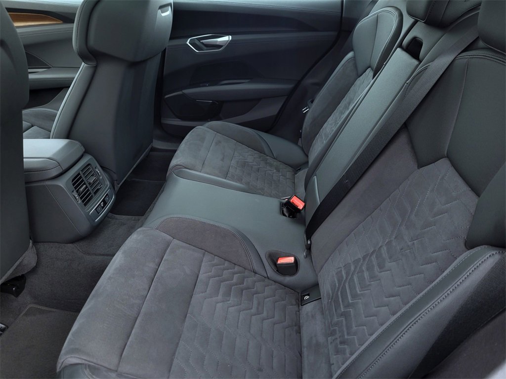 Used 2024 Audi e-tron GT Premium Plus image 15