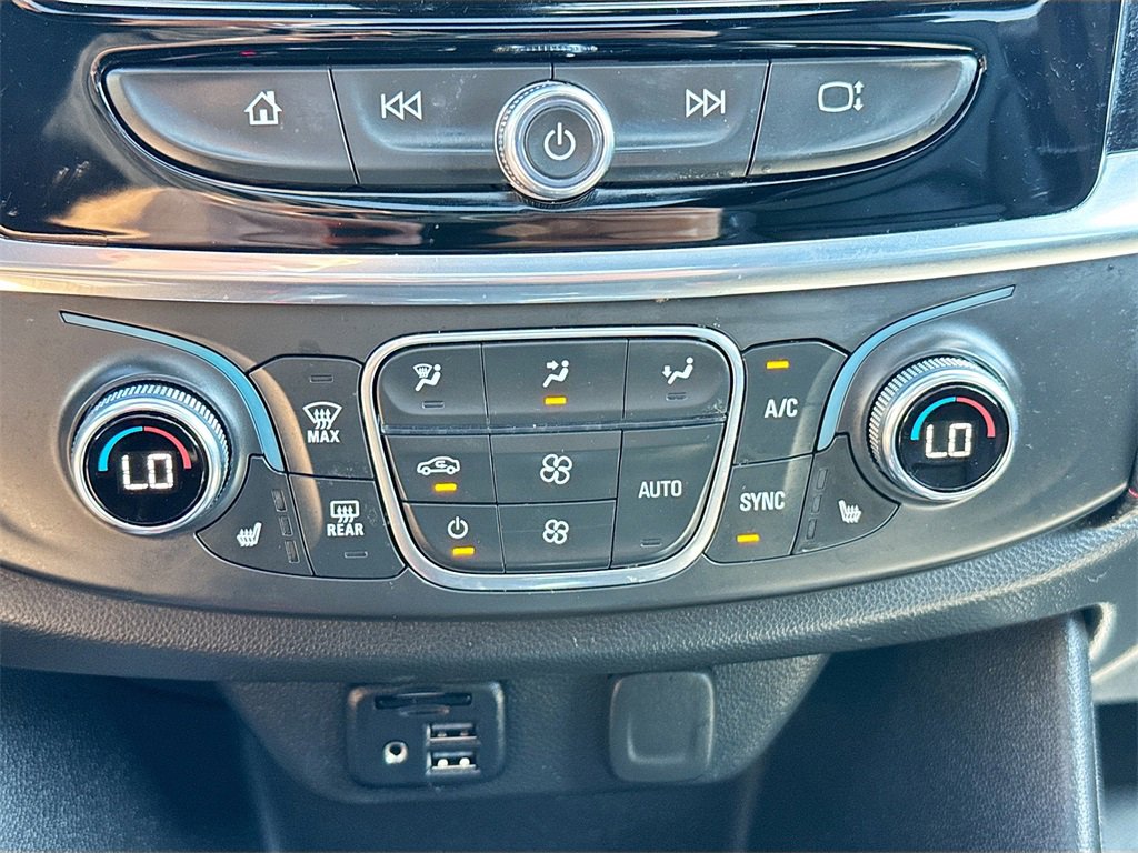 Used 2022 Chevrolet Traverse RS image 16