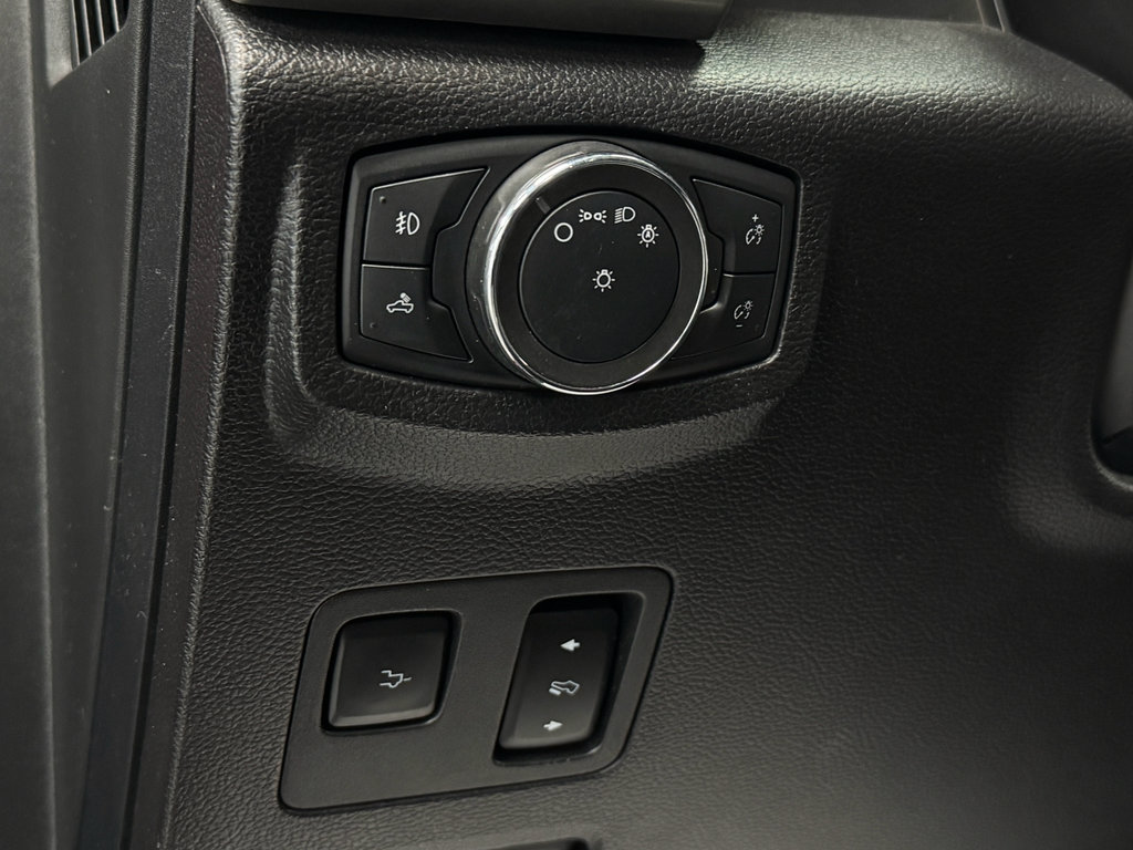 Used 2020 Ford F350 Lariat image 18