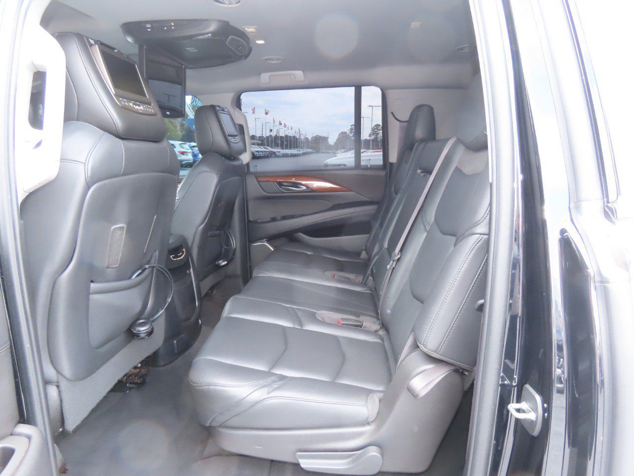 Used 2017 Cadillac Escalade ESV 2WD image 21