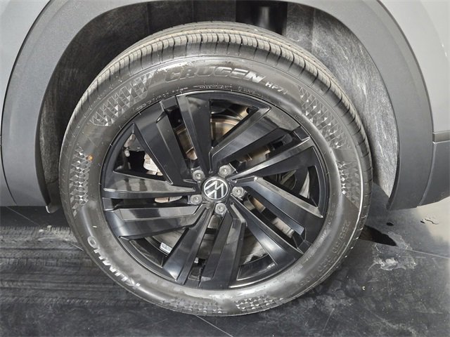 Used 2023 Volkswagen Atlas Cross Sport SE w/ Black Wheel Package image 11