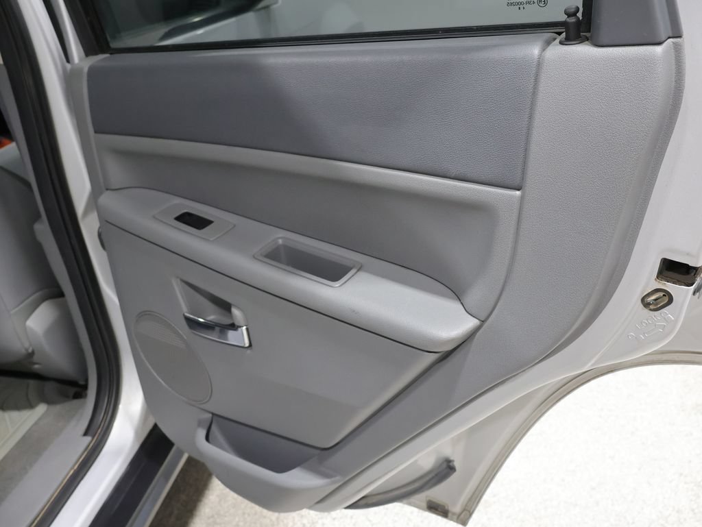 Used 2005 Jeep Grand Cherokee Limited RWD image 27