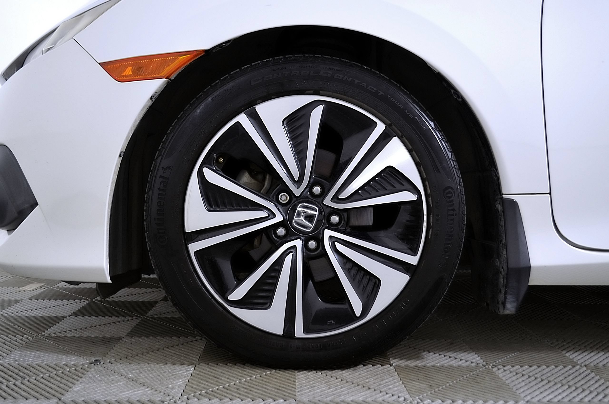 Used 2018 Honda Civic EX-L image 11