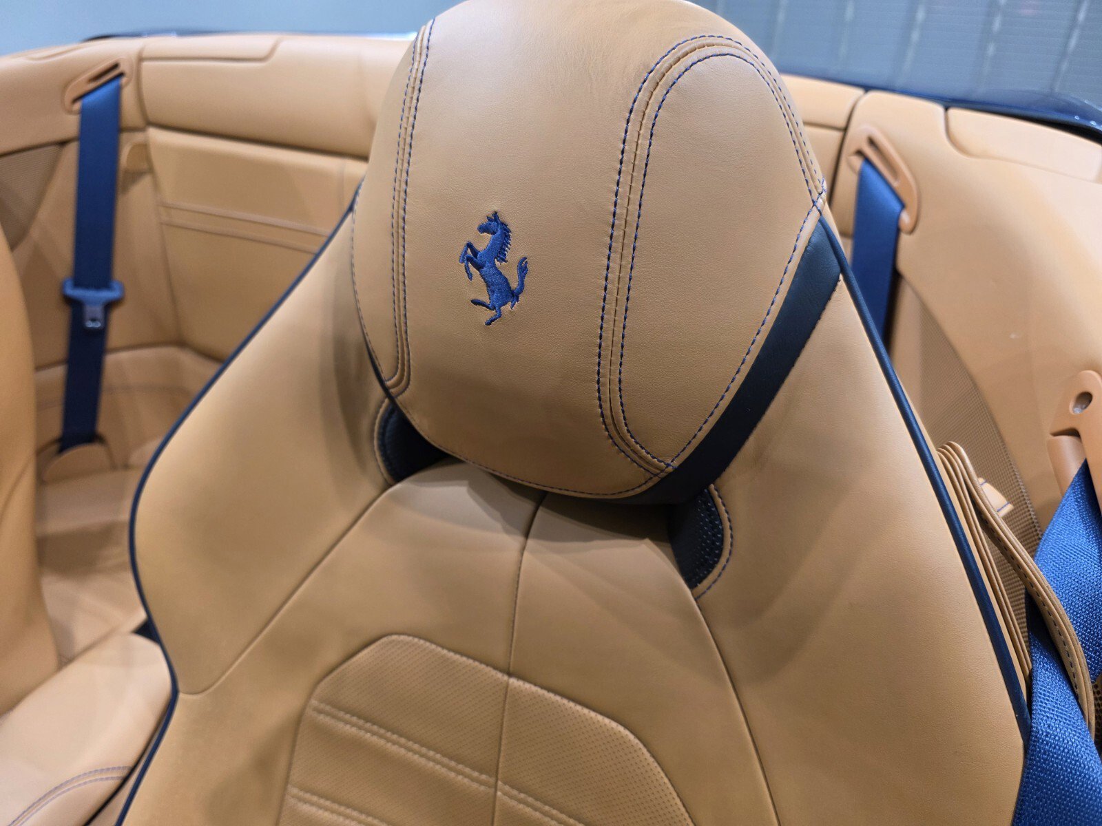 Used 2016 Ferrari California T image 9