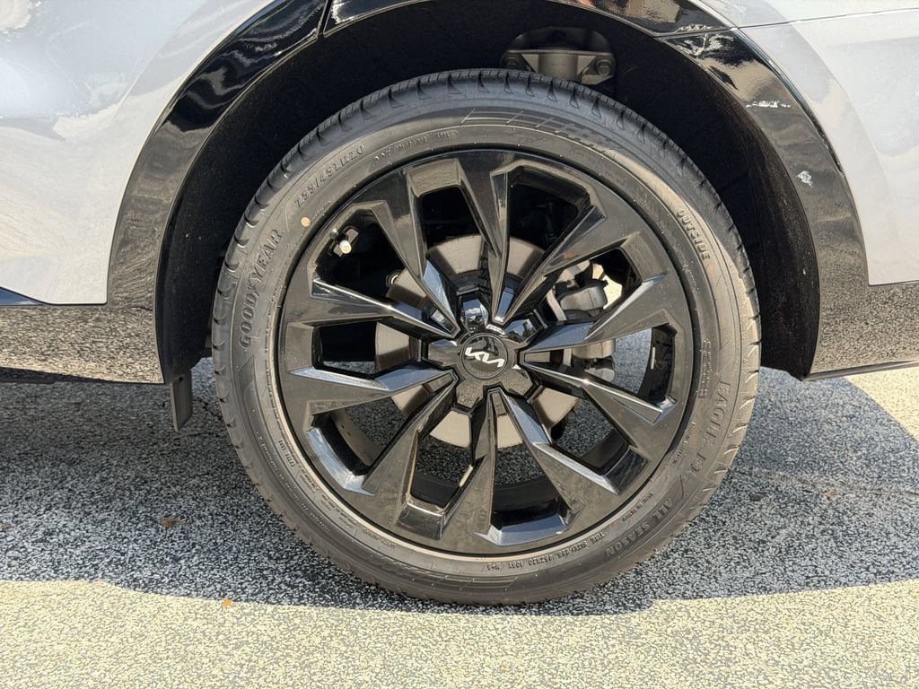 Certified 2023 Kia Sorento SX FWD image 12