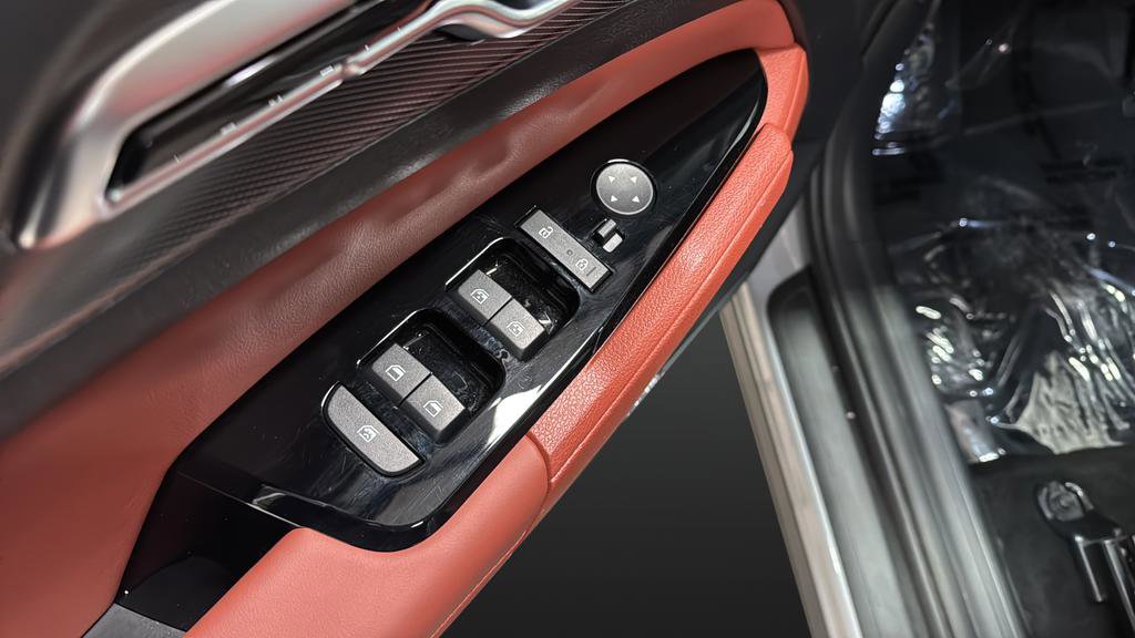 Used 2025 Kia Sportage SX image 22