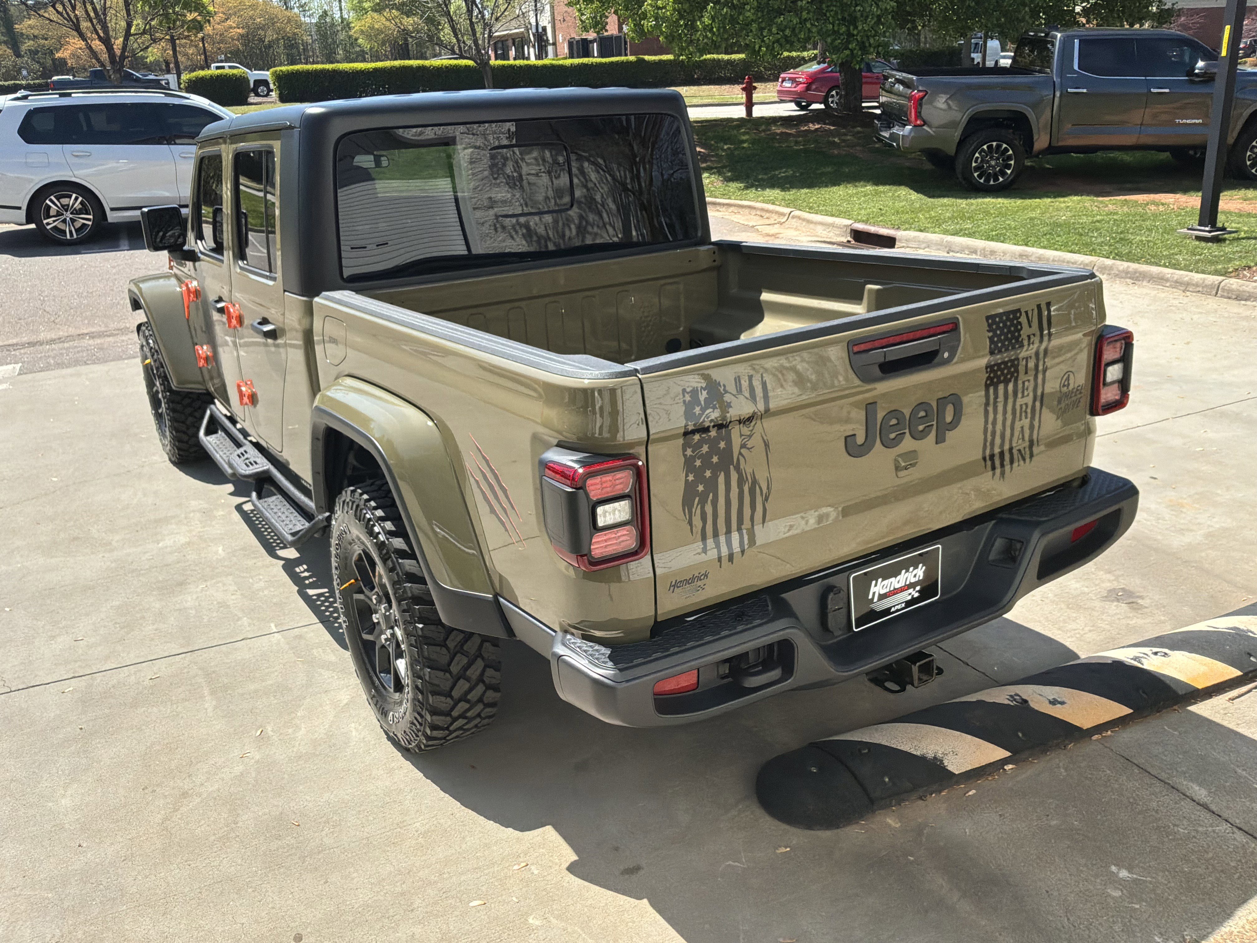 Used 2025 Jeep Gladiator Willys image 9