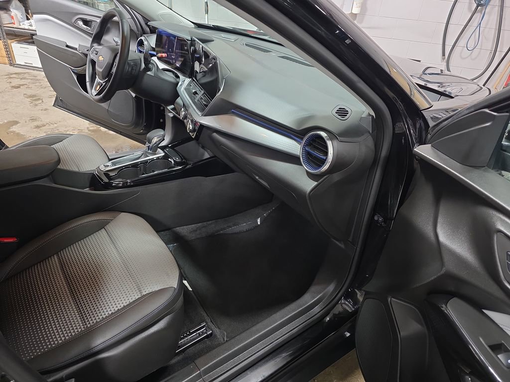 Used 2024 Chevrolet Trax LT w/ Driver Confidence Package image 10