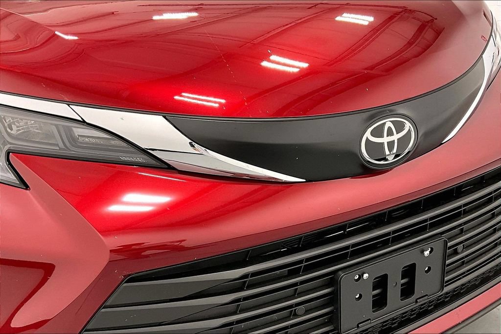 Used 2026 Toyota Sienna XLE FWD image 35