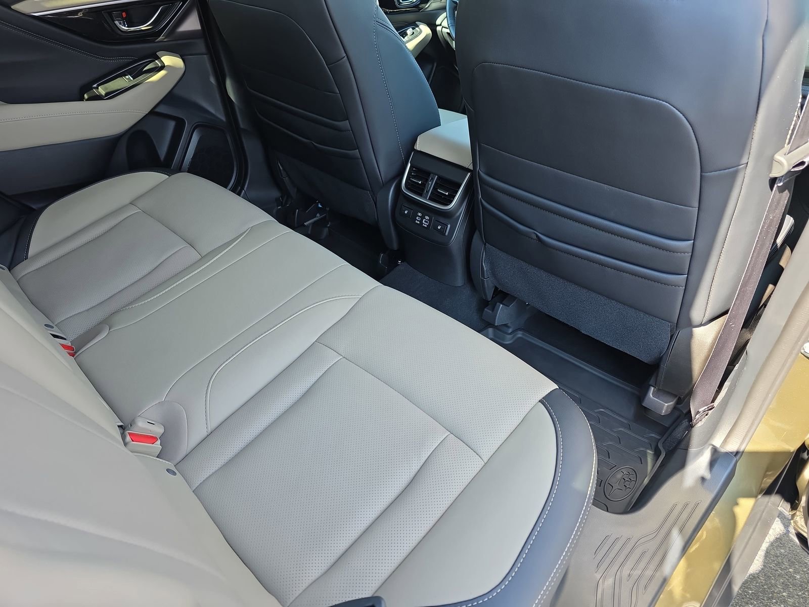 Used 2025 Subaru Outback Limited image 11