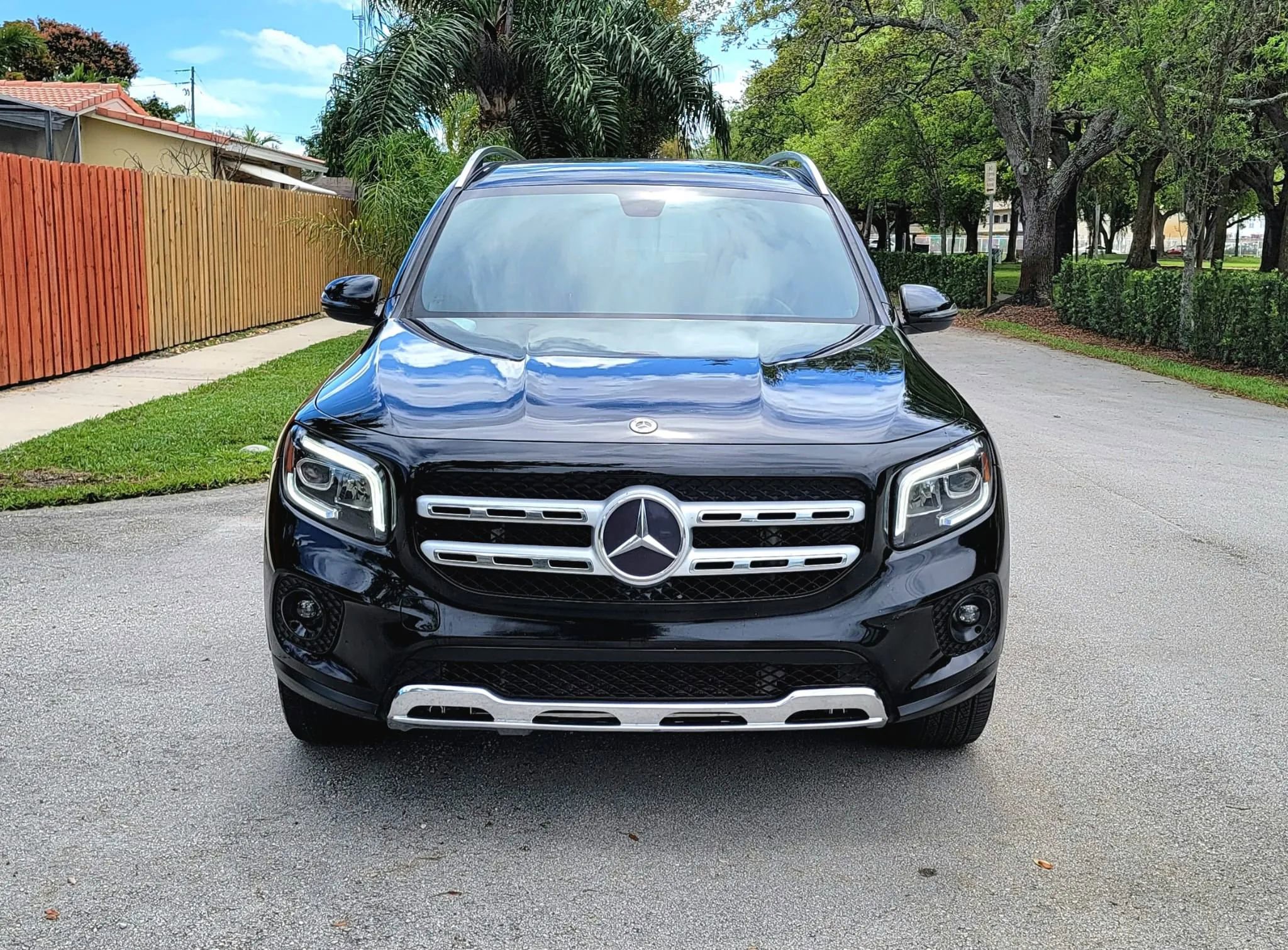 Used 2021 Mercedes-Benz GLB 250 GLB 250 4MATIC Sport Utility 4 w/ Premium Package image 2