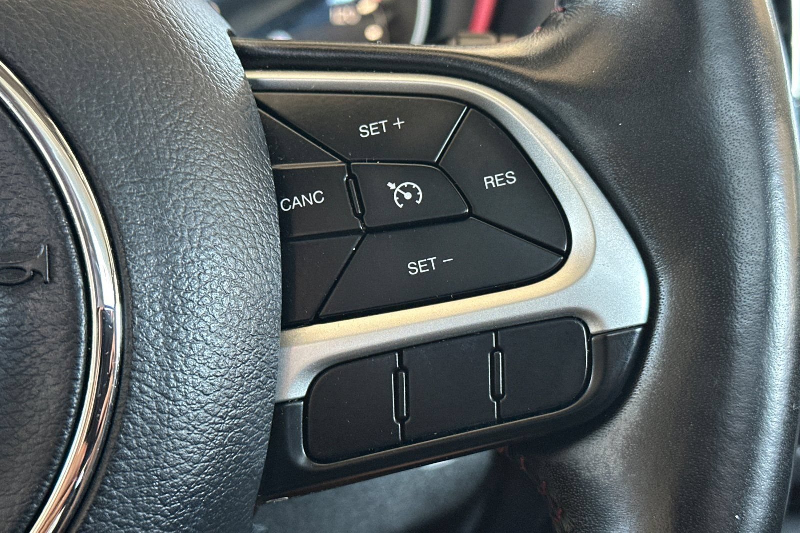 Used 2019 Jeep Compass Trailhawk w/ Leather Interior Group AWD/4WD image 25
