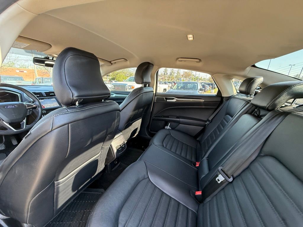 Used 2018 Ford Fusion SE w/ Fusion SE Technology Package FWD image 24