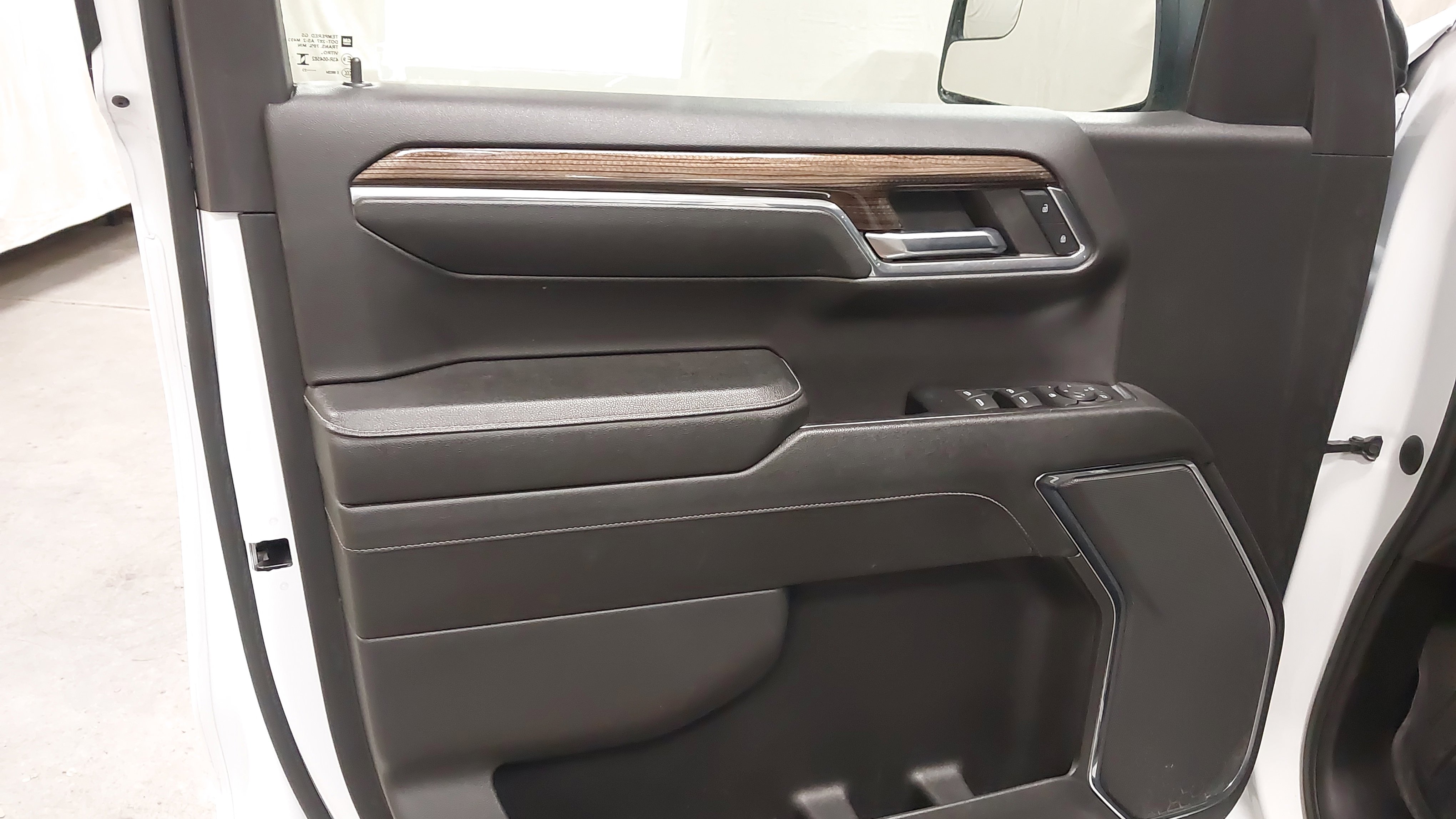 Certified 2023 Chevrolet Silverado 1500 LT w/ Z71 Off-Road Package image 24