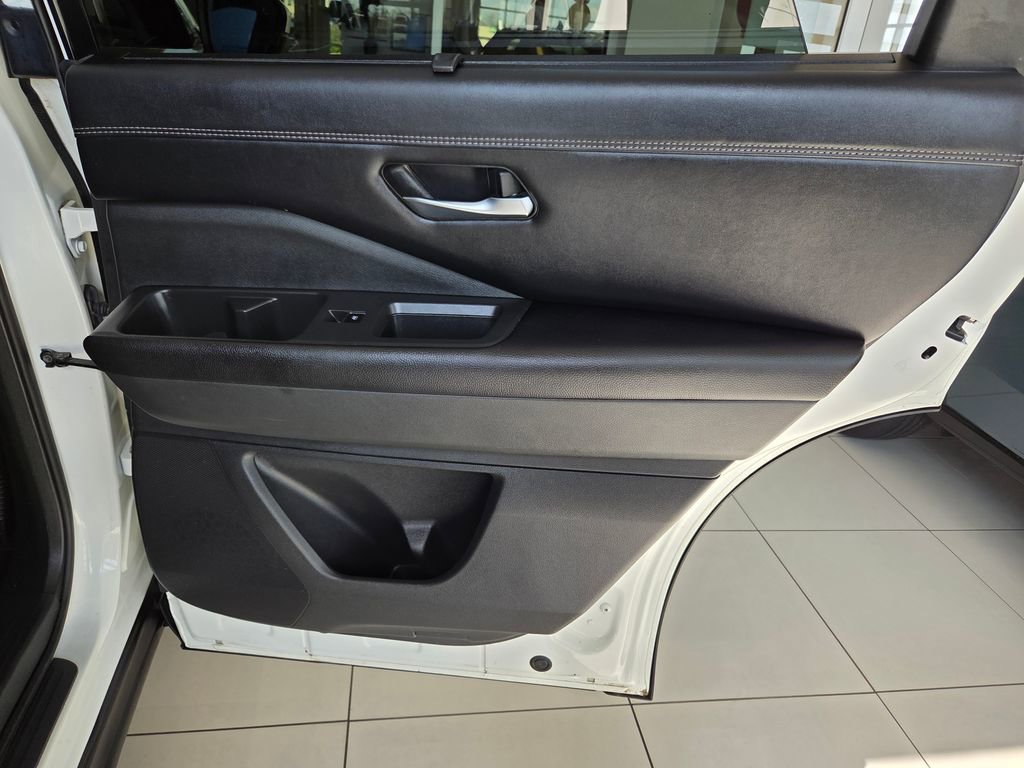 Used 2022 Nissan Pathfinder Platinum w/ Cargo Package image 26