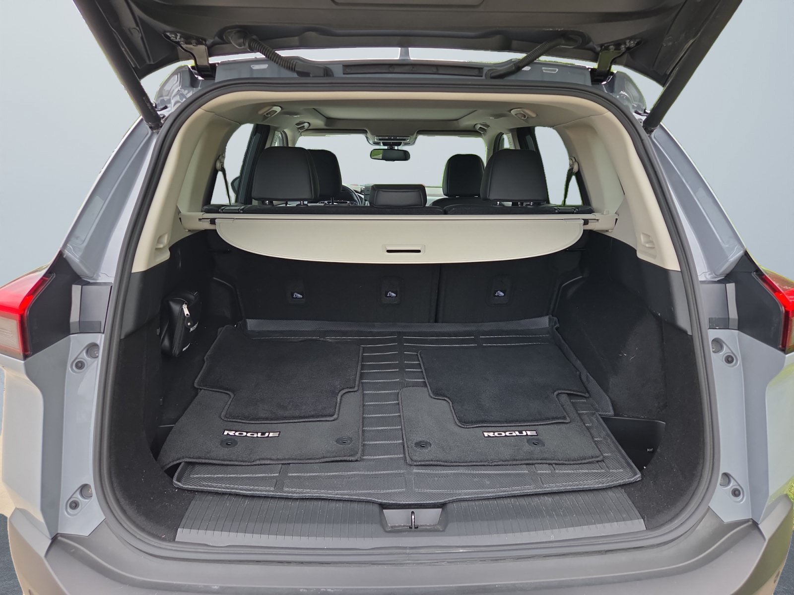 Used 2023 Nissan Rogue SL AWD/4WD image 15