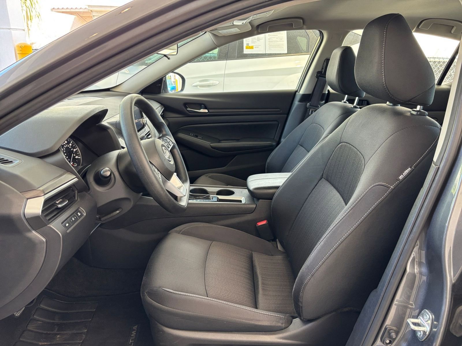 Used 2025 Nissan Altima 2.5 SV FWD image 27