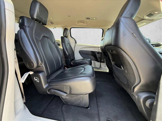 Used 2022 Chrysler Pacifica Touring-L FWD image 23