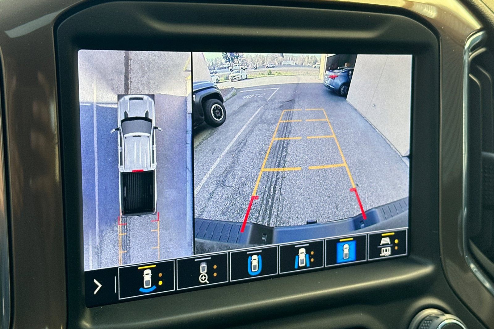 Used 2022 Chevrolet Silverado 3500 High Country image 23