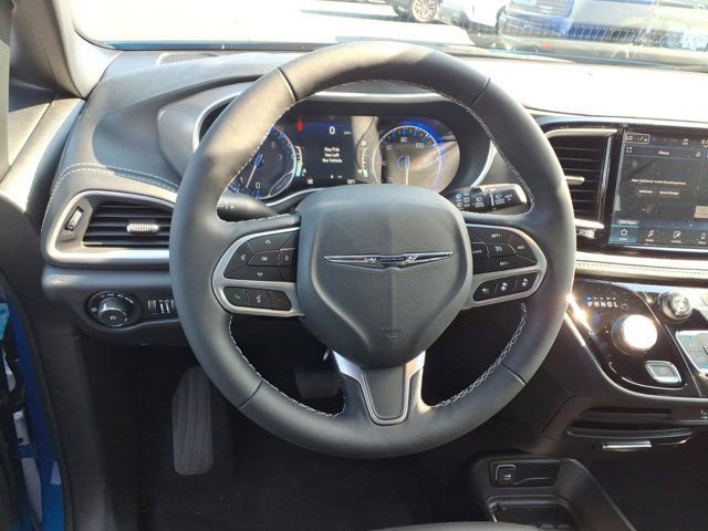 New 2026 Chrysler Pacifica Select FWD image 5
